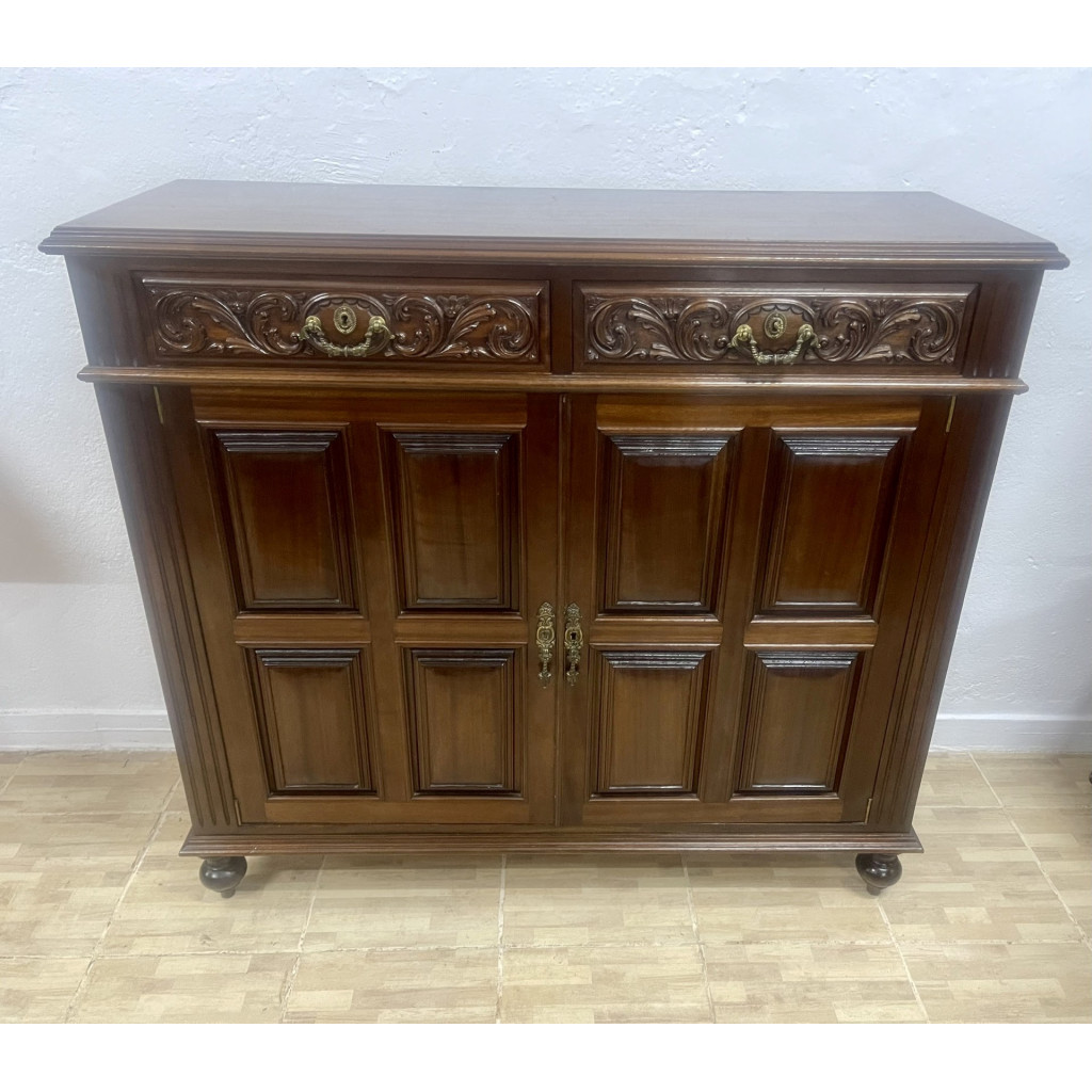 Wardrobe with 2 drawers and 2 doors
