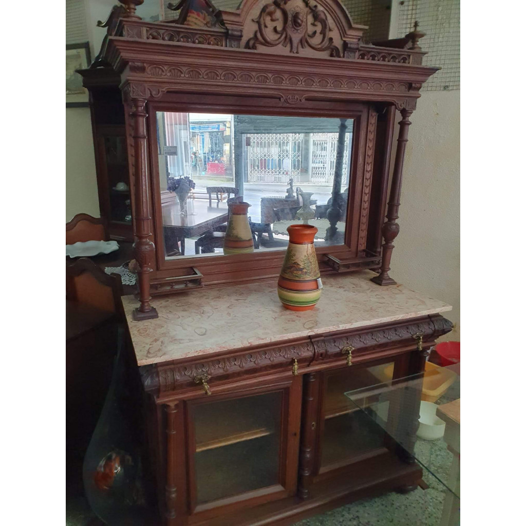 Cabinet with mirror