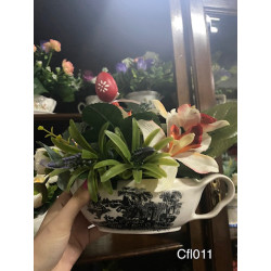 Gravy boat flowers set with...